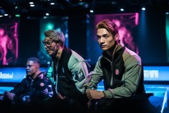 T1团队配合碾压HLE团队协作，Faker指挥联动完美掌控战局，Doran融入团队渐入佳境，Zeus孤军奋战难挽败局